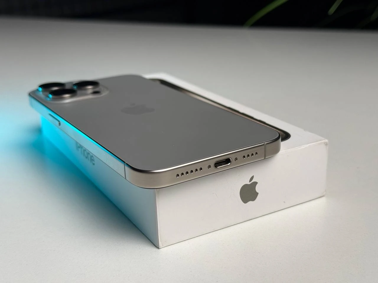 ВЖИВАНИЙ Б/У Apple iPhone 15 Pro Max 256GB Natural Titanium (MU793) - Стан: ідеальний | Акумулятор: 92% | Комплектація: повний | Гарантія: 3 міс.