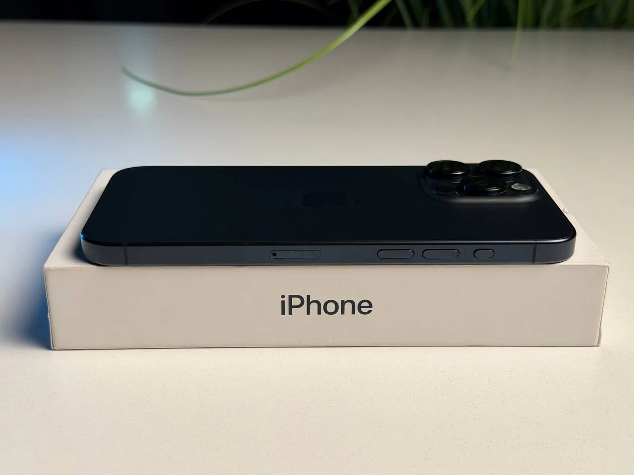 ВЖИВАНИЙ Б/У Apple iPhone 15 Pro Max 512GB Blue Titanium (MU7F3) - Состояние: хороший | Аккумулятор: 89% | Комплектация: полный | Гарантия: 3 мес.