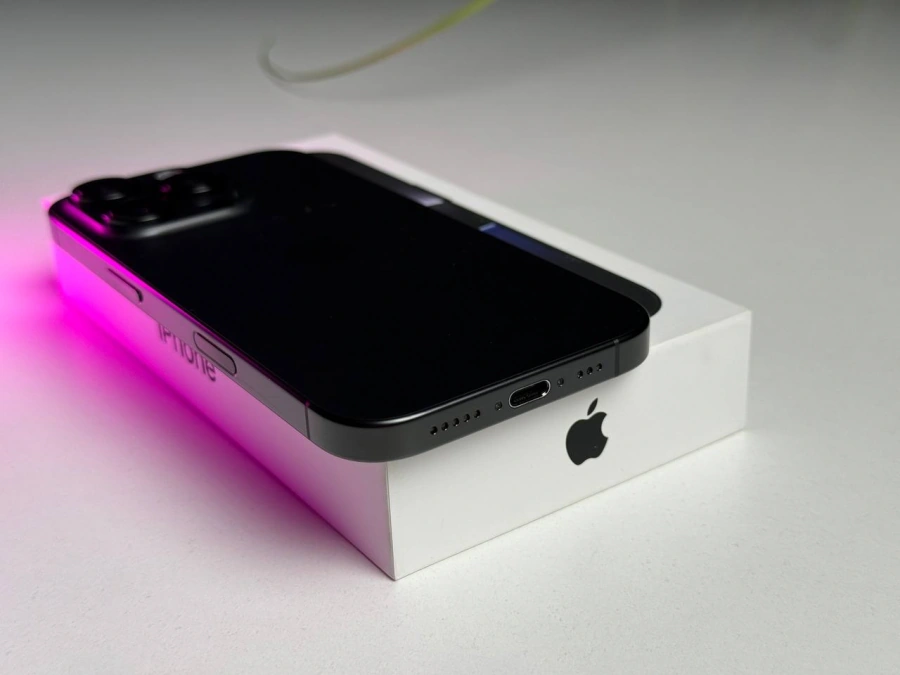 ВЖИВАНИЙ Б/У Apple iPhone 16 Pro 256GB Black Titanium (MYNH3) - Стан: гарний | Акумулятор: 94% | Комплектація: повний | Гарантія: 3 міс.