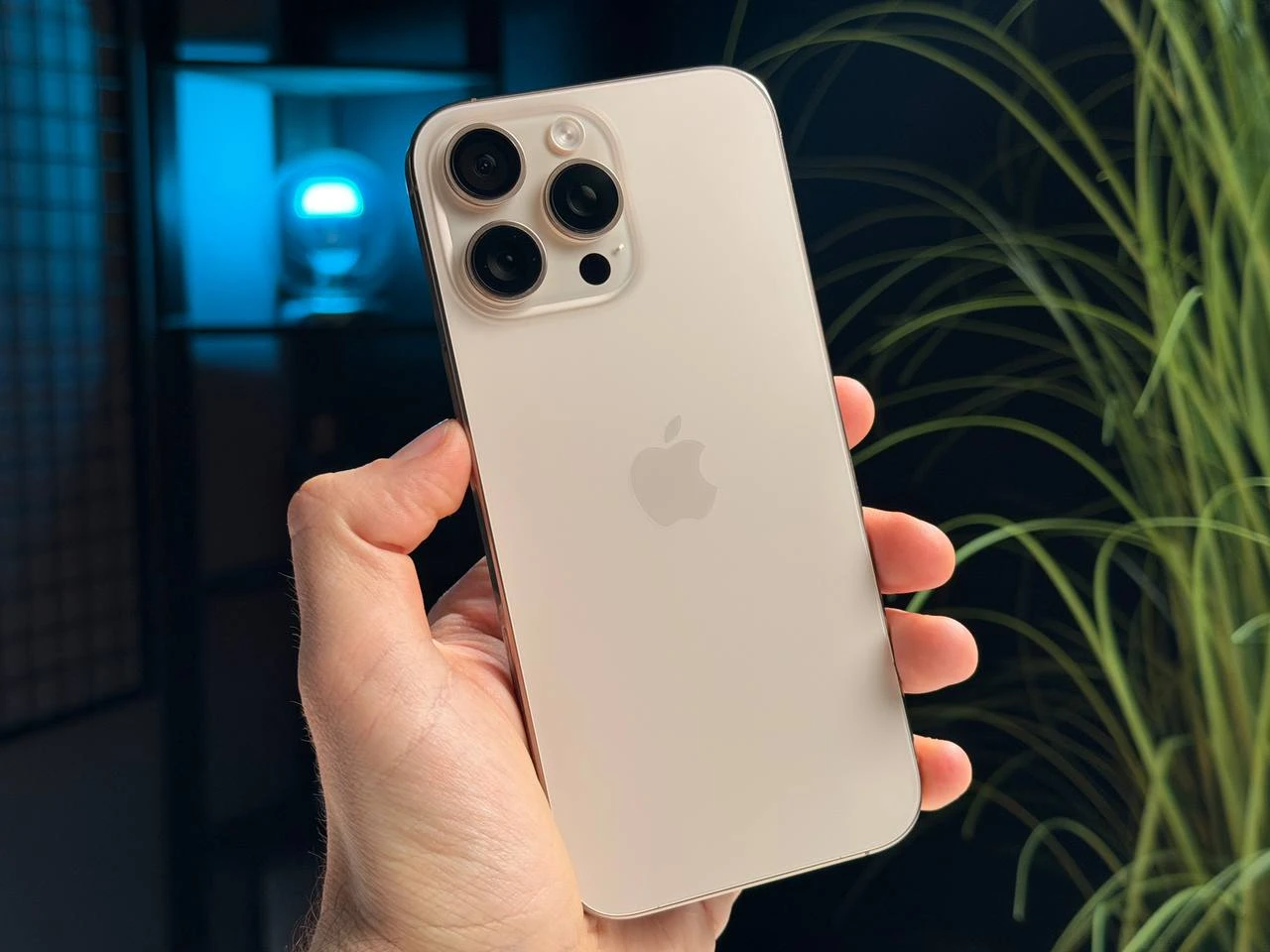 ВЖИВАНИЙ Б/У Apple iPhone 16 Pro Max 1TB Desert Titanium (MYX63) - Стан: гарний | Акумулятор: 93% | Комплектація: iPhone, кабель | Гарантія: 3 міс.