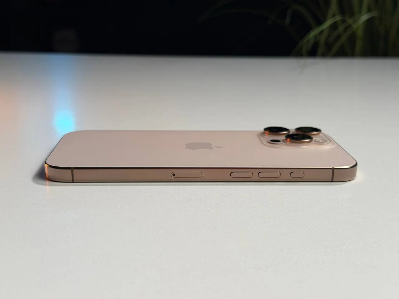 ВЖИВАНИЙ Б/У Apple iPhone 16 Pro Max 1TB Desert Titanium (MYX63) - Стан: гарний | Акумулятор: 93% | Комплектація: iPhone, кабель | Гарантія: 3 міс.