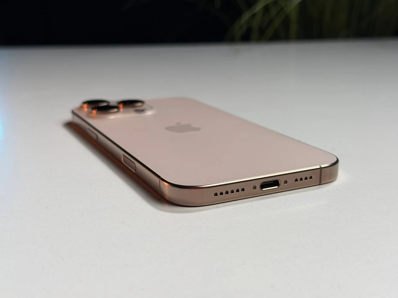 ВЖИВАНИЙ Б/У Apple iPhone 16 Pro Max 1TB Desert Titanium (MYX63) - Стан: гарний | Акумулятор: 93% | Комплектація: iPhone, кабель | Гарантія: 3 міс.