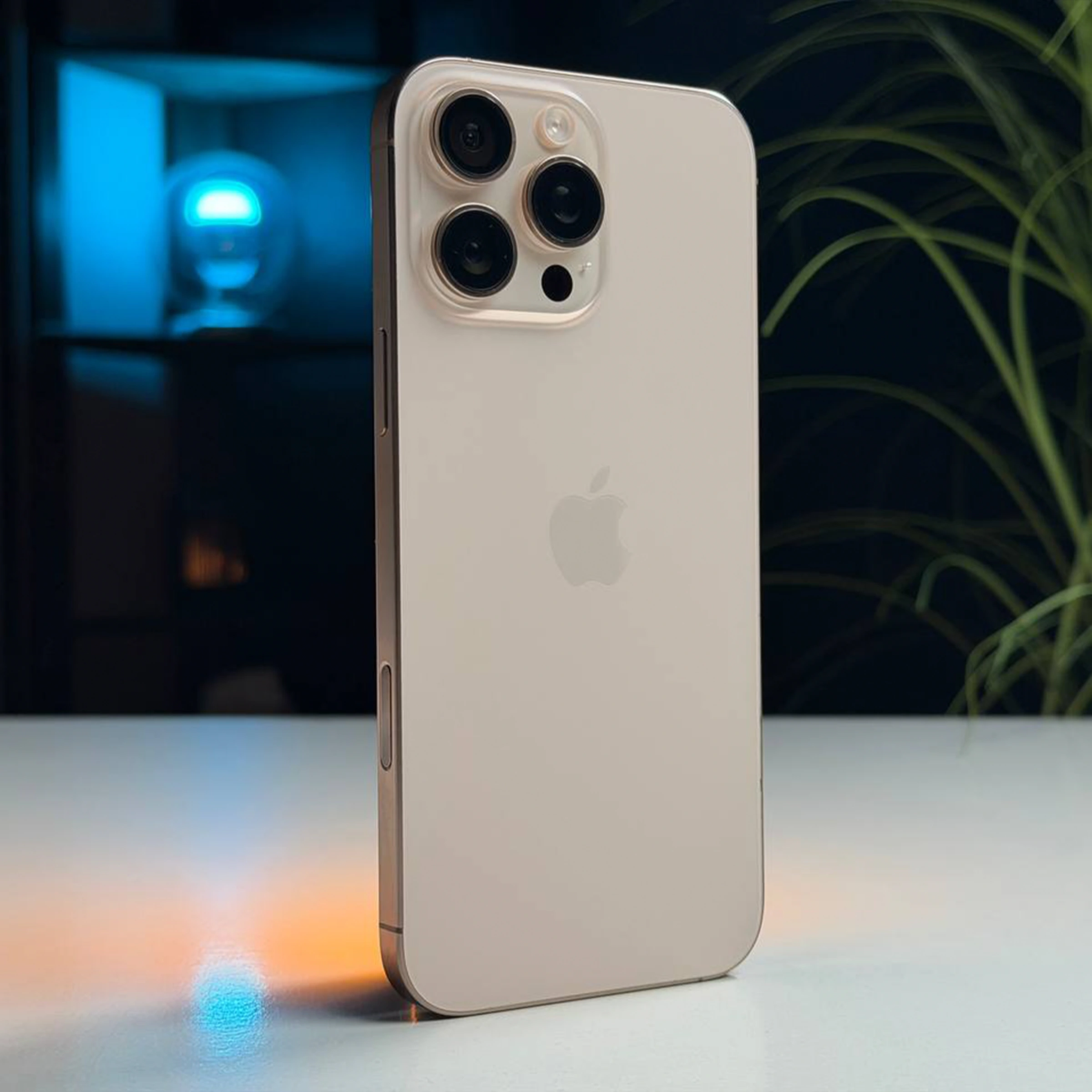 ВЖИВАНИЙ Б/У Apple iPhone 16 Pro Max 1TB Desert Titanium (MYX63) - Стан: гарний | Акумулятор: 93% | Комплектація: iPhone, кабель | Гарантія: 3 міс.