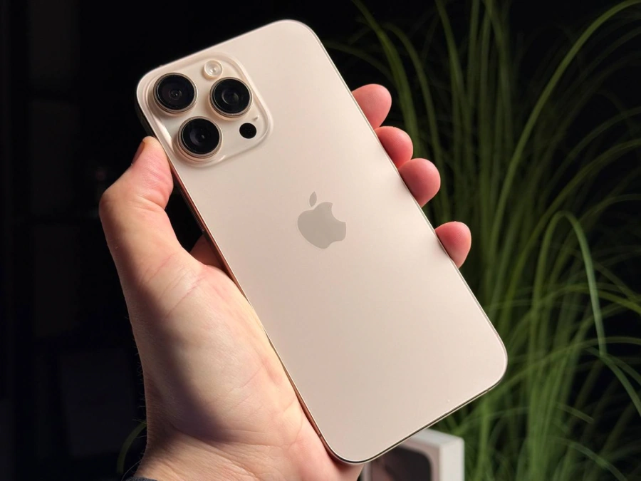 ВЖИВАНИЙ Б/У Apple iPhone 16 Pro Max 256GB Desert Titanium (MYWX3) - Стан: гарний | Акумулятор: 93% | Комплектація: повний | Гарантія: 3 міс.