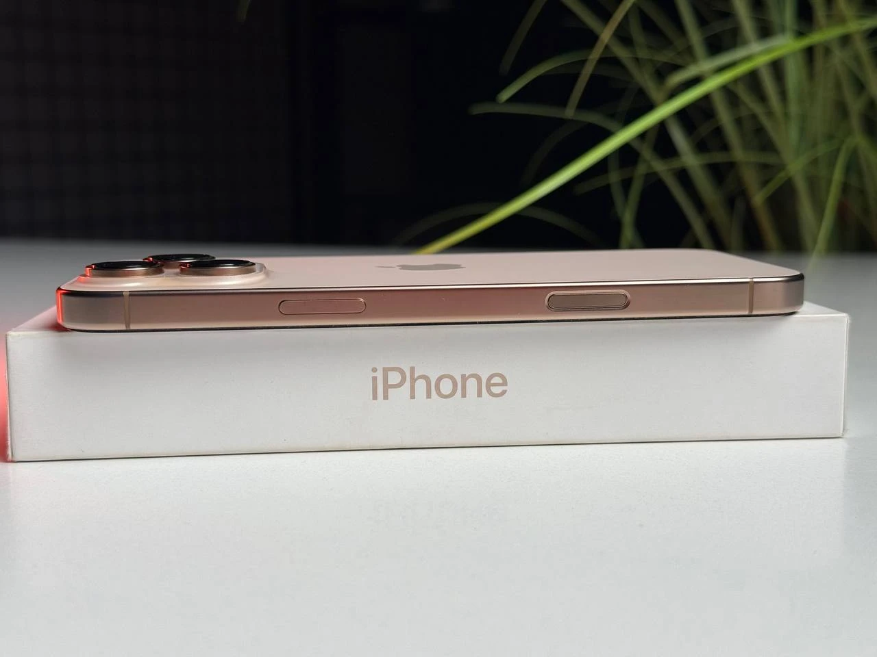 ВЖИВАНИЙ Б/У Apple iPhone 16 Pro Max 256GB Desert Titanium (MYWX3) - Состояние: хороший | Аккумулятор: 93% | Комплектация: полный | Гарантия: 3 мес.