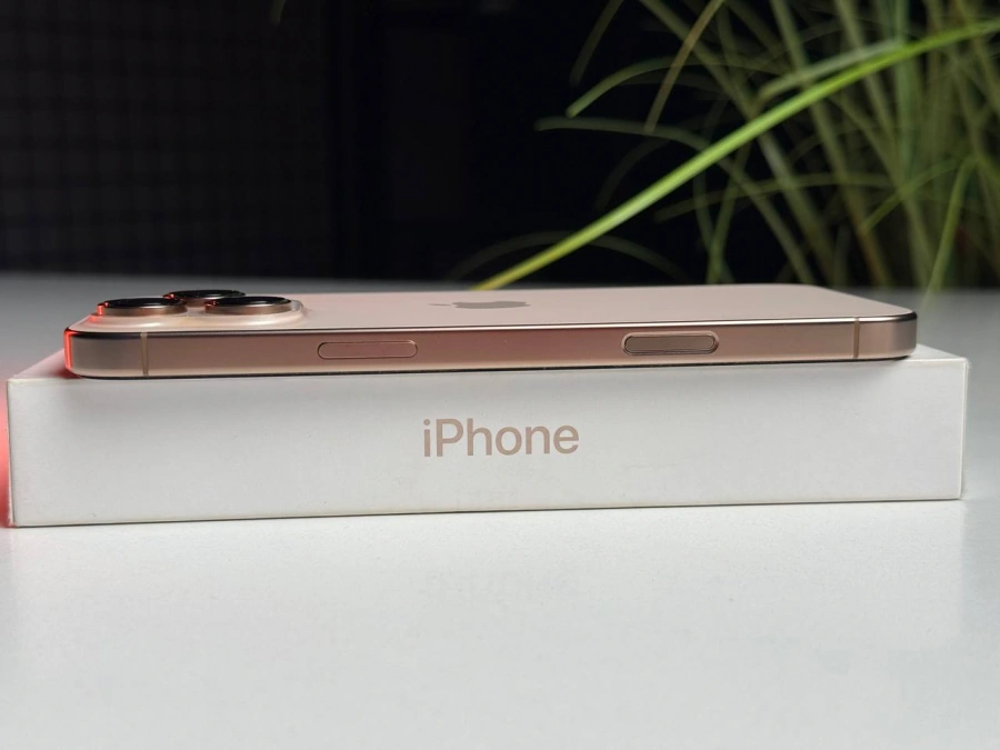 ВЖИВАНИЙ Б/У Apple iPhone 16 Pro Max 256GB Desert Titanium (MYWX3) - Стан: гарний | Акумулятор: 93% | Комплектація: повний | Гарантія: 3 міс.