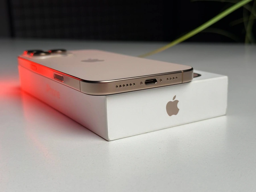 ВЖИВАНИЙ Б/У Apple iPhone 16 Pro Max 256GB Desert Titanium (MYWX3) - Стан: гарний | Акумулятор: 93% | Комплектація: повний | Гарантія: 3 міс.