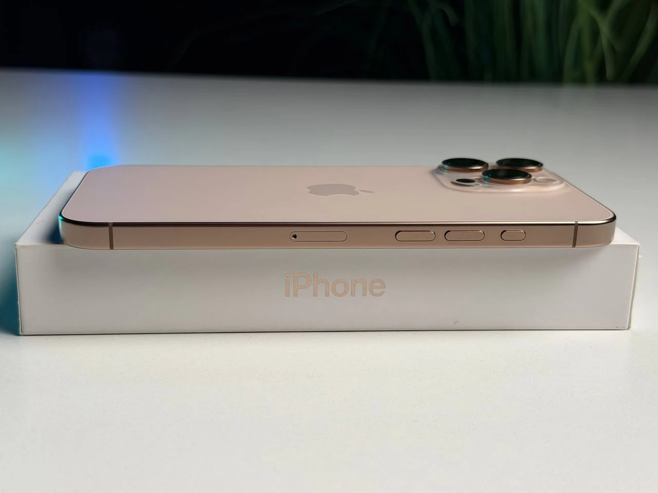 ВЖИВАНИЙ Б/У Apple iPhone 16 Pro Max 256GB Desert Titanium (MYWX3) - Стан: гарний | Акумулятор: 95% | Комплектація: повний | Гарантія: 3 міс.