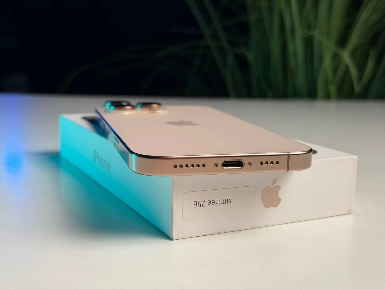 ВЖИВАНИЙ Б/У Apple iPhone 16 Pro Max 256GB Desert Titanium (MYWX3) - Стан: гарний | Акумулятор: 95% | Комплектація: повний | Гарантія: 3 міс.