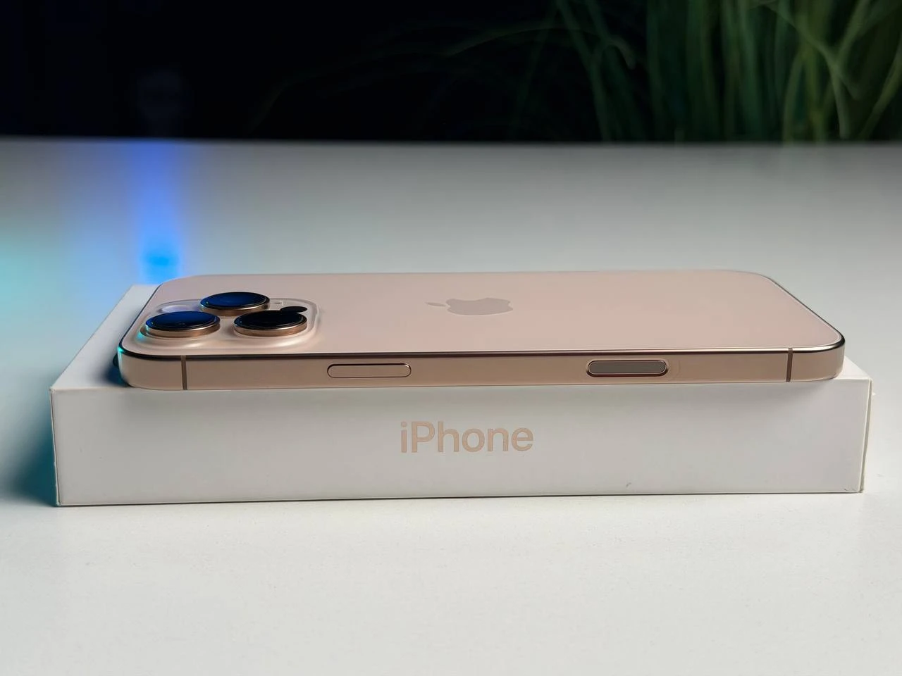 ВЖИВАНИЙ Б/У Apple iPhone 16 Pro Max 256GB Desert Titanium (MYWX3) - Стан: гарний | Акумулятор: 95% | Комплектація: повний | Гарантія: 3 міс.