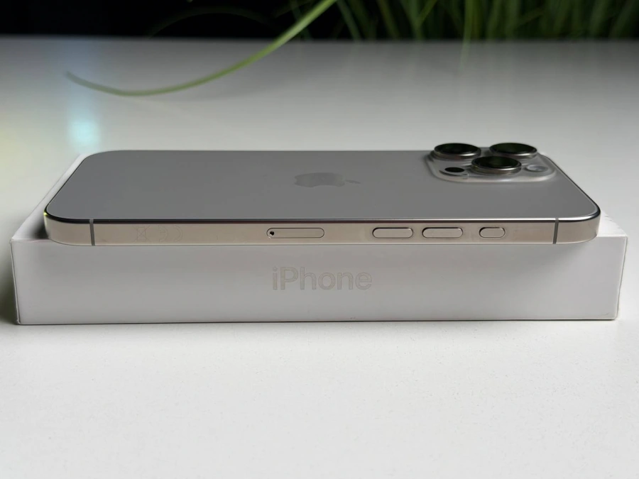 ВЖИВАНИЙ Б/У Apple iPhone 16 Pro Max 256GB Natural Titanium (MYWY3) - Стан: гарний | Акумулятор: 94% | Комплектація: повний | Гарантія: 3 міс.