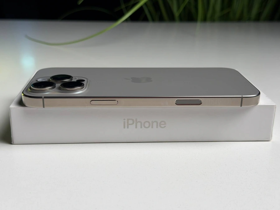 ВЖИВАНИЙ Б/У Apple iPhone 16 Pro Max 256GB Natural Titanium (MYWY3) - Стан: гарний | Акумулятор: 94% | Комплектація: повний | Гарантія: 3 міс.