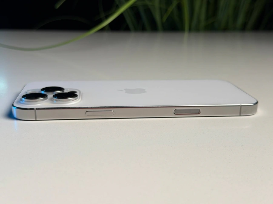 ВЖИВАНИЙ Б/У Apple iPhone 16 Pro Max 256GB White Titanium (MYWW3) - Стан: гарний | Акумулятор: 90% | Комплектація: iPhone, кабель | Гарантія: 3 міс.
