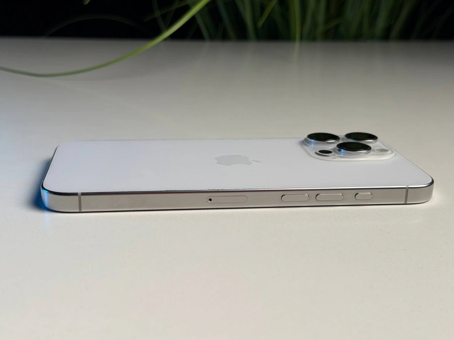 ВЖИВАНИЙ Б/У Apple iPhone 16 Pro Max 256GB White Titanium (MYWW3) - Стан: гарний | Акумулятор: 90% | Комплектація: iPhone, кабель | Гарантія: 3 міс.