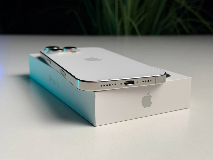 ВЖИВАНИЙ Б/У Apple iPhone 16 Pro Max 256GB White Titanium (MYWW3) - Состояние: хороший | Аккумулятор: 93% | Комплектация: полный | Гарантия: 3 мес.
