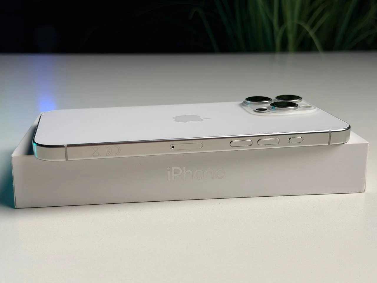 ВЖИВАНИЙ Б/У Apple iPhone 16 Pro Max 256GB White Titanium (MYWW3) - Стан: гарний | Акумулятор: 93% | Комплектація: повний | Гарантія: 3 міс.