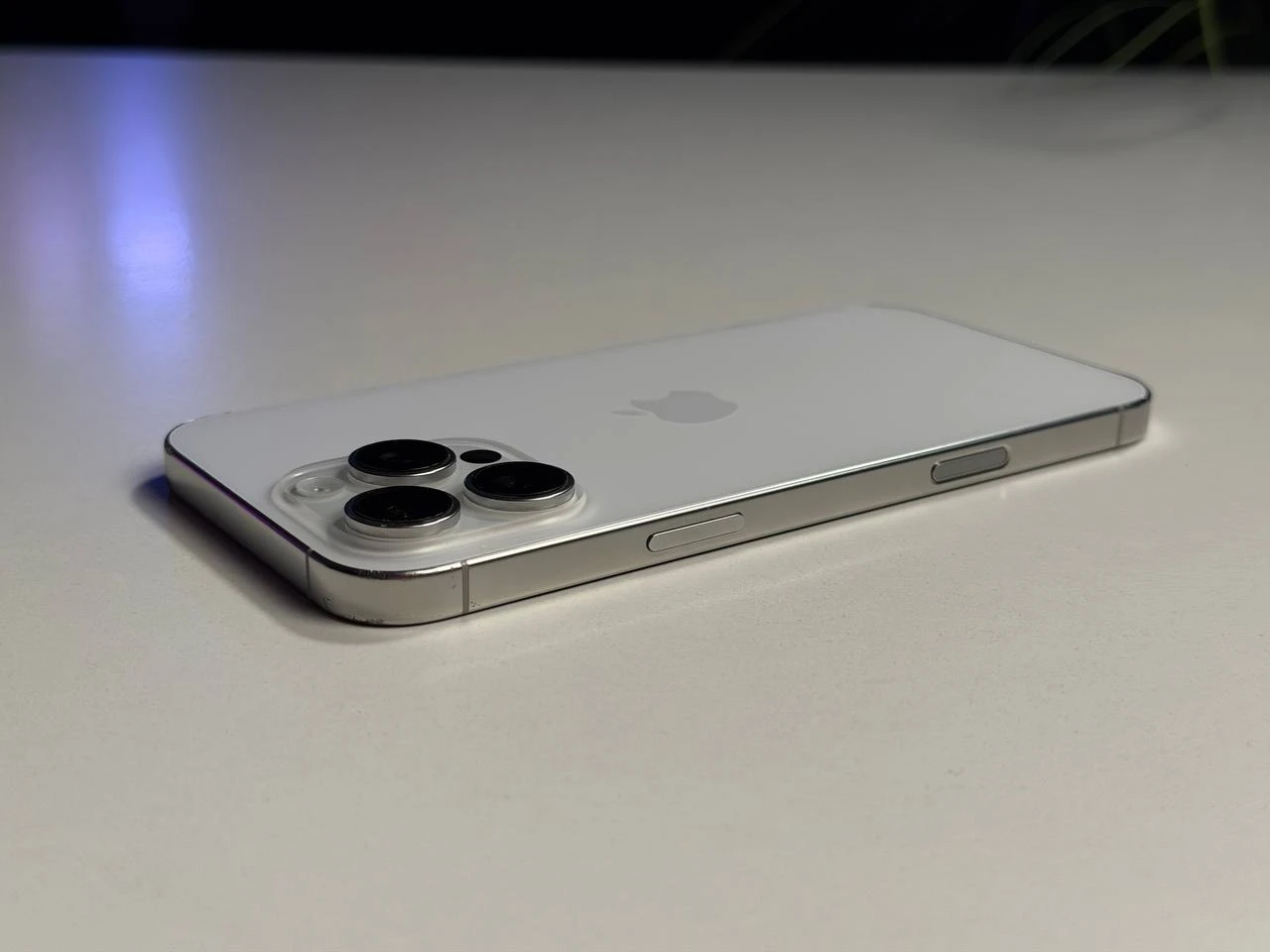 ВЖИВАНИЙ Б/У Apple iPhone 16 Pro Max 256GB White Titanium (MYWW3) - Стан: гарний | Акумулятор: 98% | Комплектація: iPhone, кабель | Гарантія: 3 міс.