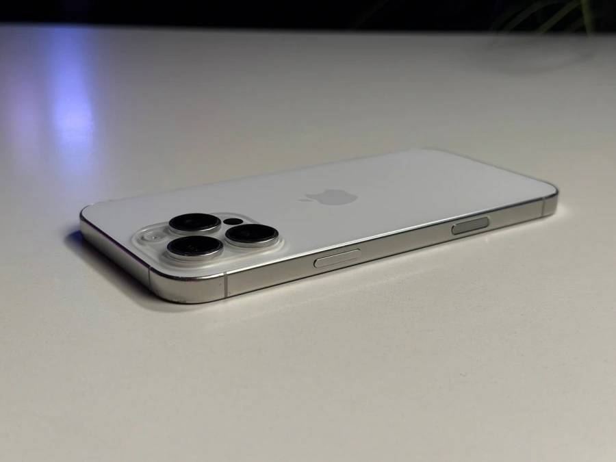 ВЖИВАНИЙ Б/У Apple iPhone 16 Pro Max 256GB White Titanium (MYWW3) - Стан: гарний | Акумулятор: 98% | Комплектація: iPhone, кабель | Гарантія: 3 міс.