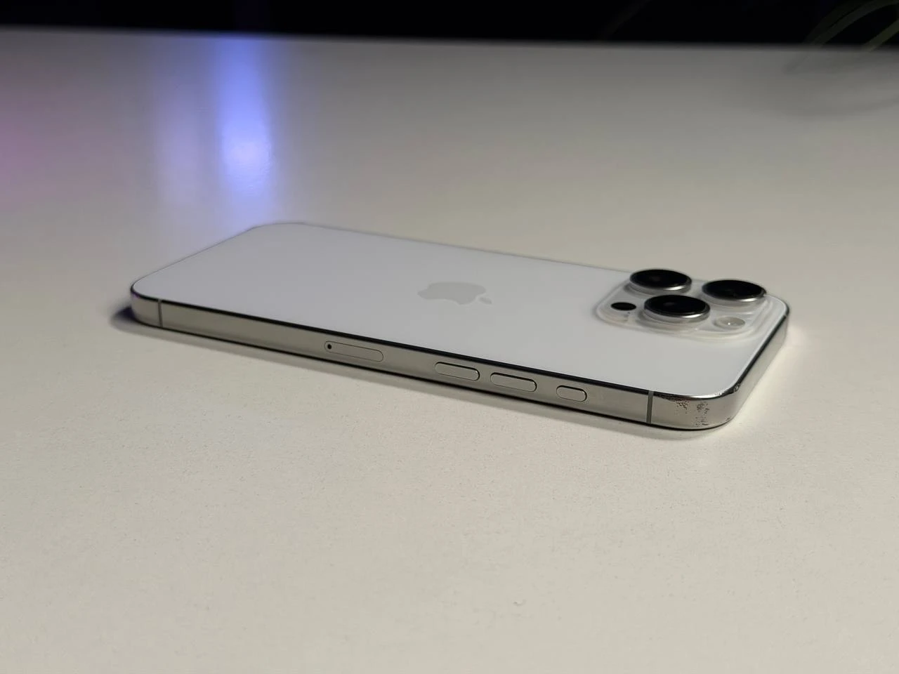 ВЖИВАНИЙ Б/У Apple iPhone 16 Pro Max 256GB White Titanium (MYWW3) - Стан: гарний | Акумулятор: 98% | Комплектація: iPhone, кабель | Гарантія: 3 міс.