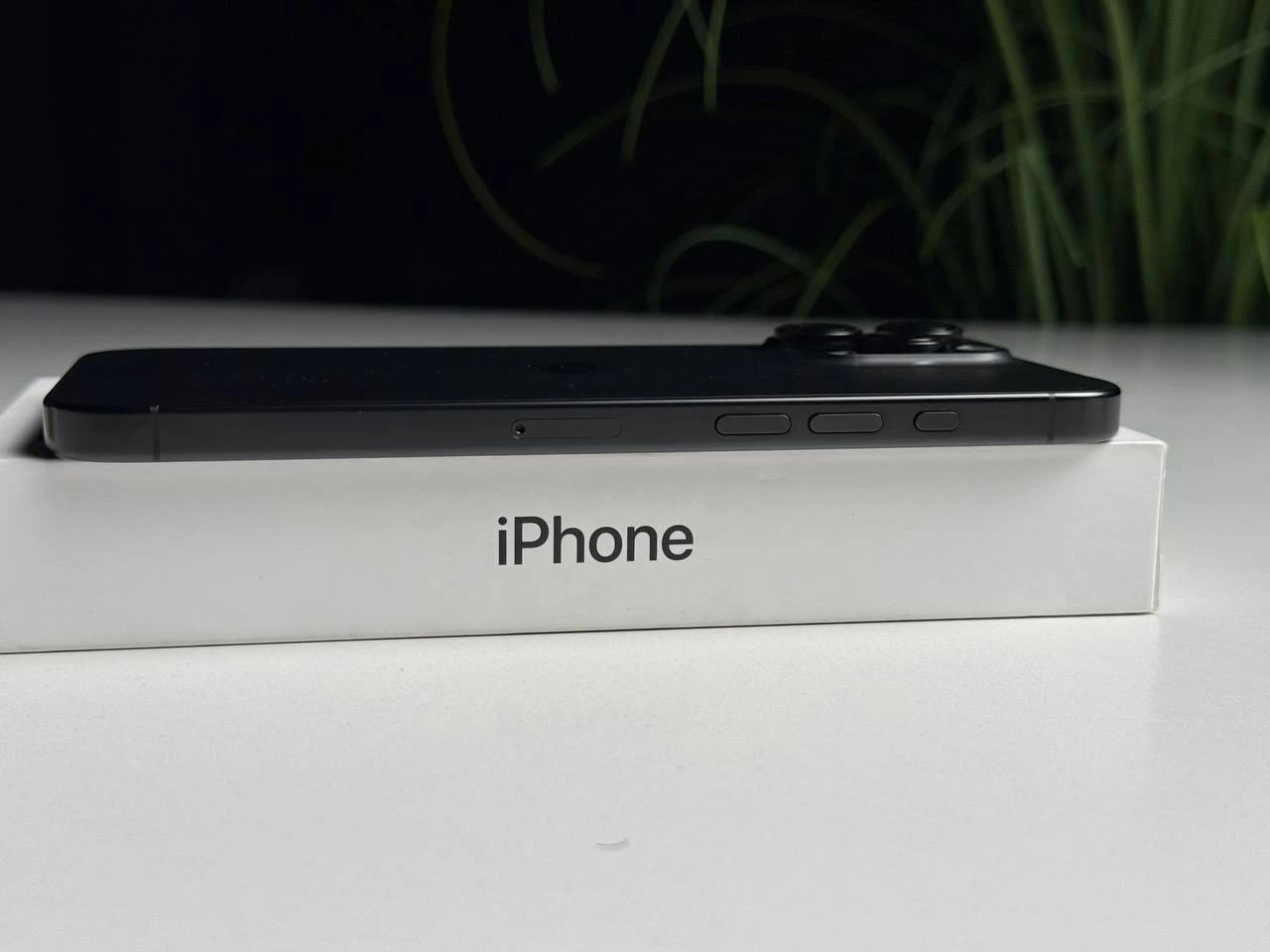 ВЖИВАНИЙ Б/У Apple iPhone 16 Pro Max 512GB Black Titanium (MYX03) - Стан: гарний | Акумулятор: 93% | Комплектація: повний | Гарантія: 3 міс.