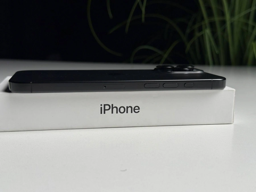 ВЖИВАНИЙ Б/У Apple iPhone 16 Pro Max 512GB Black Titanium (MYX03) - Стан: гарний | Акумулятор: 93% | Комплектація: повний | Гарантія: 3 міс.