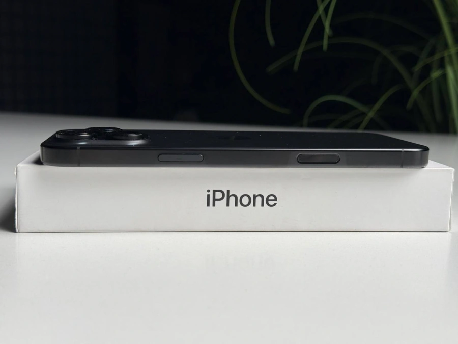 ВЖИВАНИЙ Б/У Apple iPhone 16 Pro Max 512GB Black Titanium (MYX03) - Стан: гарний | Акумулятор: 93% | Комплектація: повний | Гарантія: 3 міс.