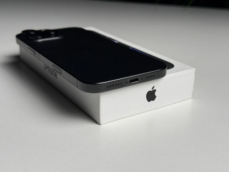 ВЖИВАНИЙ Б/У Apple iPhone 16 Pro Max 512GB Black Titanium (MYX03) - Стан: гарний | Акумулятор: 93% | Комплектація: повний | Гарантія: 3 міс.