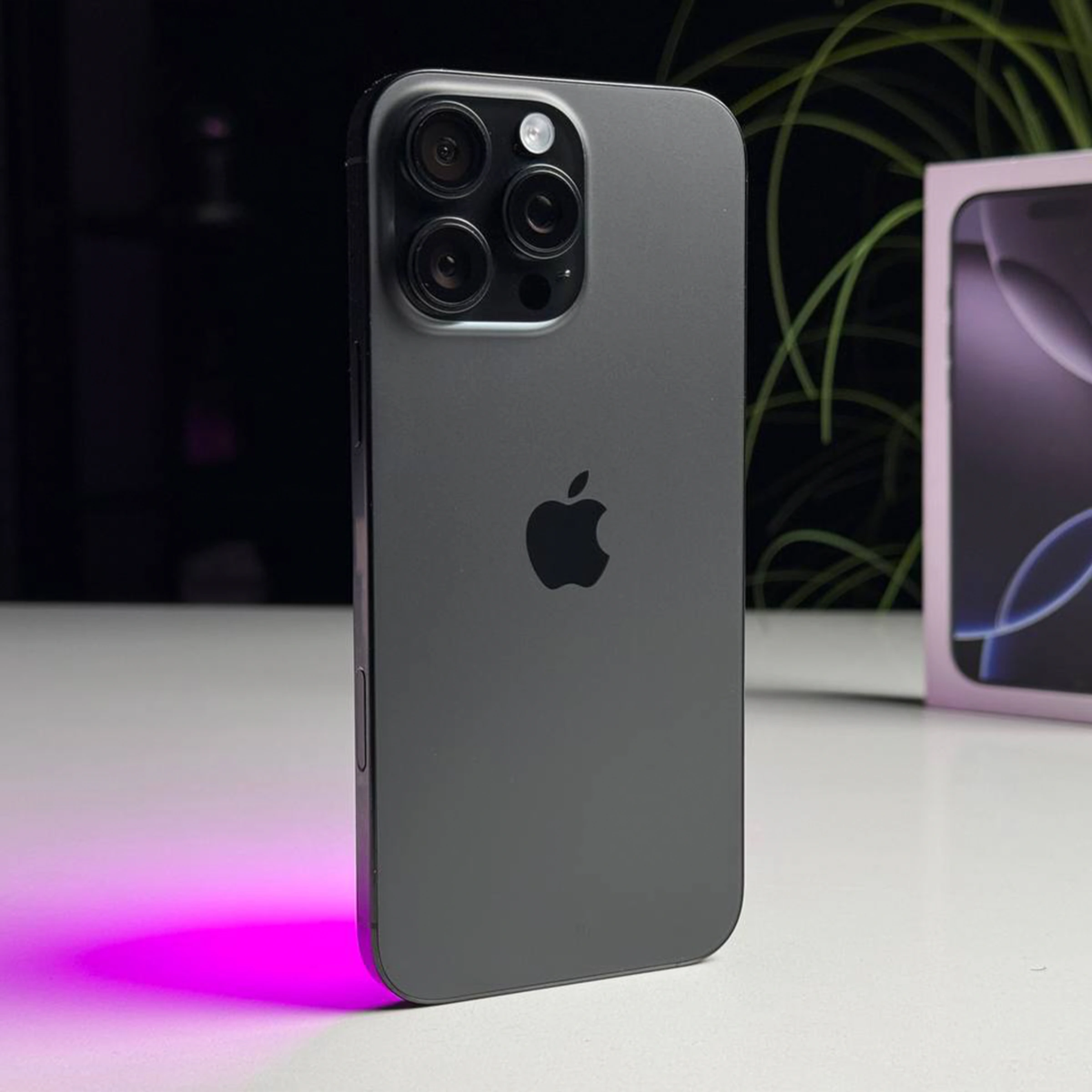 ВЖИВАНИЙ Б/У Apple iPhone 16 Pro Max 512GB Black Titanium (MYX03) - Стан: гарний | Акумулятор: 93% | Комплектація: повний | Гарантія: 3 міс.