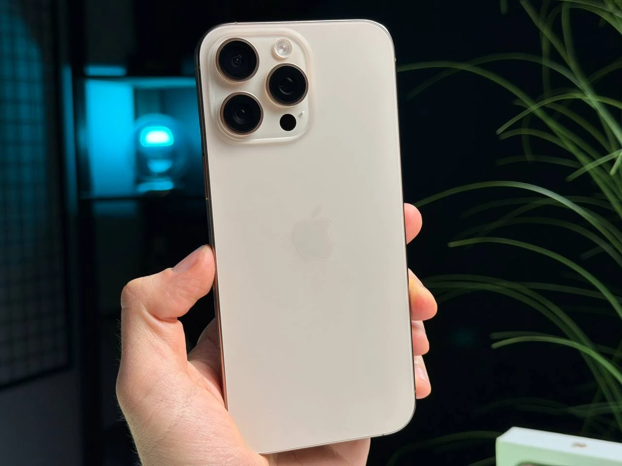 ВЖИВАНИЙ Б/У Apple iPhone 16 Pro Max 512GB Desert Titanium (MYX23) - Стан: гарний | Акумулятор: 91% | Комплектація: повний | Гарантія: 3 міс.