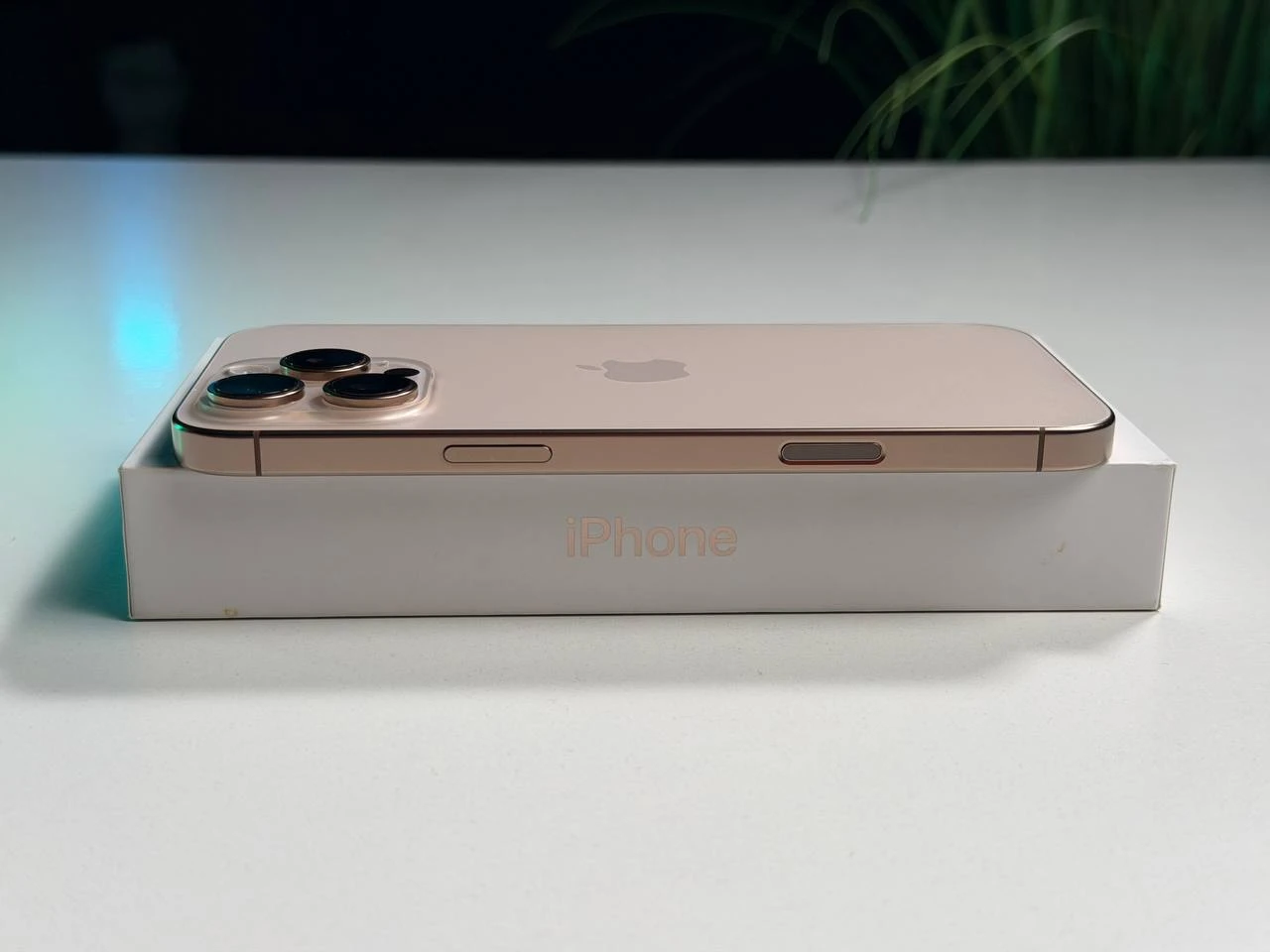 ВЖИВАНИЙ Б/У Apple iPhone 16 Pro Max 512GB Desert Titanium (MYX23) - Стан: гарний | Акумулятор: 94% | Комплектація: повний | Гарантія: 3 міс.