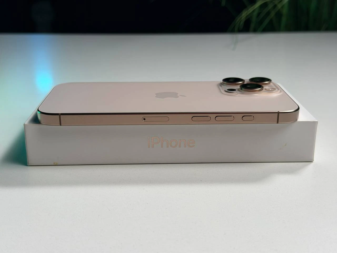 ВЖИВАНИЙ Б/У Apple iPhone 16 Pro Max 512GB Desert Titanium (MYX23) - Стан: гарний | Акумулятор: 94% | Комплектація: повний | Гарантія: 3 міс.