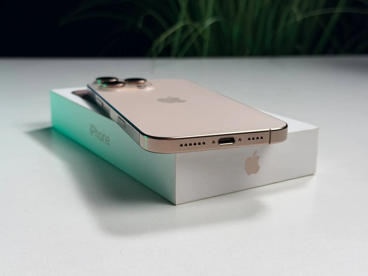 ВЖИВАНИЙ Б/У Apple iPhone 16 Pro Max 512GB Desert Titanium (MYX23) - Стан: гарний | Акумулятор: 94% | Комплектація: повний | Гарантія: 3 міс.