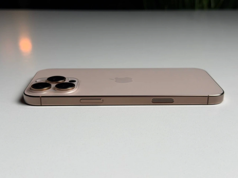 ВЖИВАНИЙ Б/У Apple iPhone 16 Pro Max 512GB Desert Titanium (MYX23) - Стан: гарний | Акумулятор: 98% | Комплектація: iPhone, кабель | Гарантія: 3 міс.