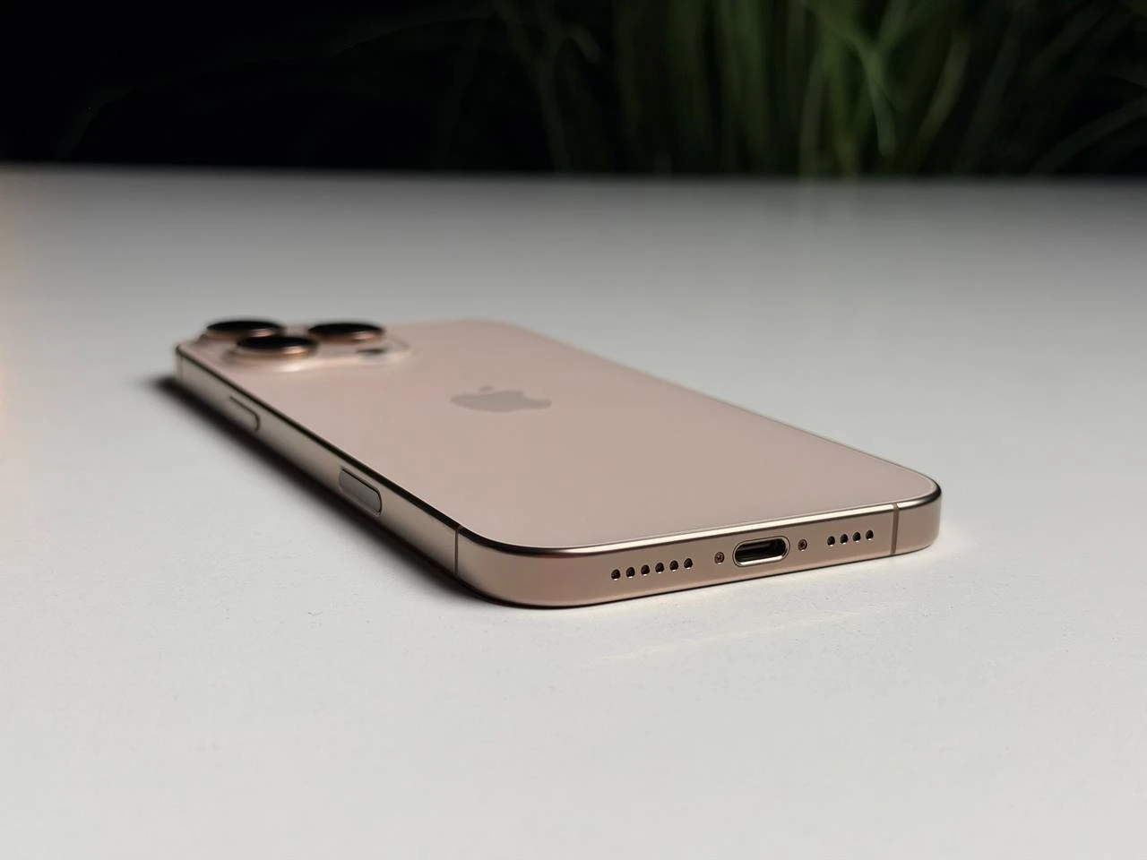 ВЖИВАНИЙ Б/У Apple iPhone 16 Pro Max 512GB Desert Titanium (MYX23) - Состояние: хороший | Аккумулятор: 98% | Комплектация: iPhone, кабель | Гарантия: 3 мес.