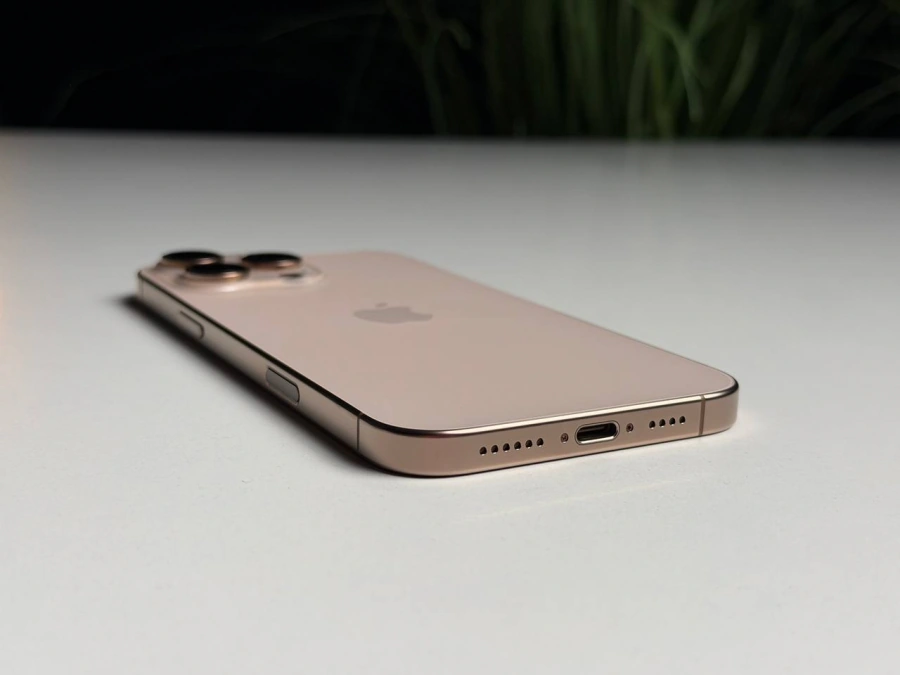 ВЖИВАНИЙ Б/У Apple iPhone 16 Pro Max 512GB Desert Titanium (MYX23) - Стан: гарний | Акумулятор: 98% | Комплектація: iPhone, кабель | Гарантія: 3 міс.