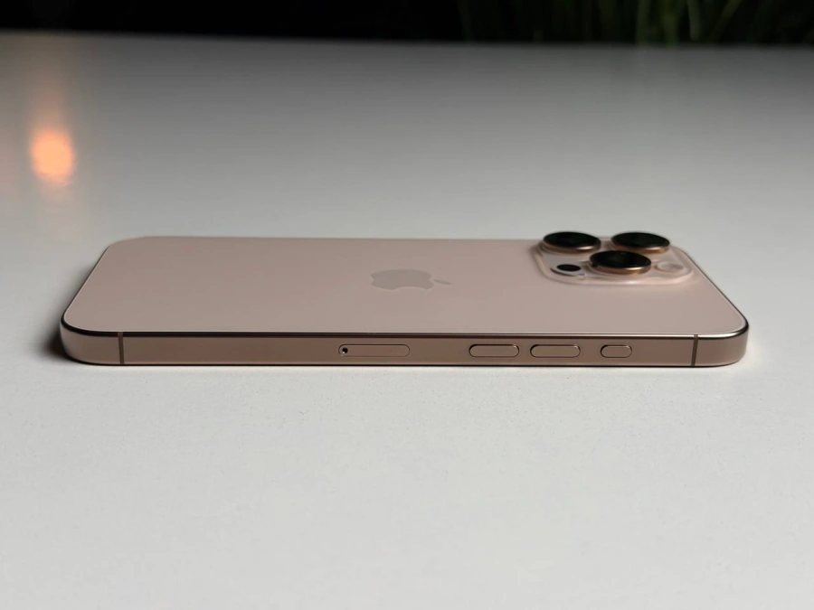 ВЖИВАНИЙ Б/У Apple iPhone 16 Pro Max 512GB Desert Titanium (MYX23) - Стан: гарний | Акумулятор: 98% | Комплектація: iPhone, кабель | Гарантія: 3 міс.