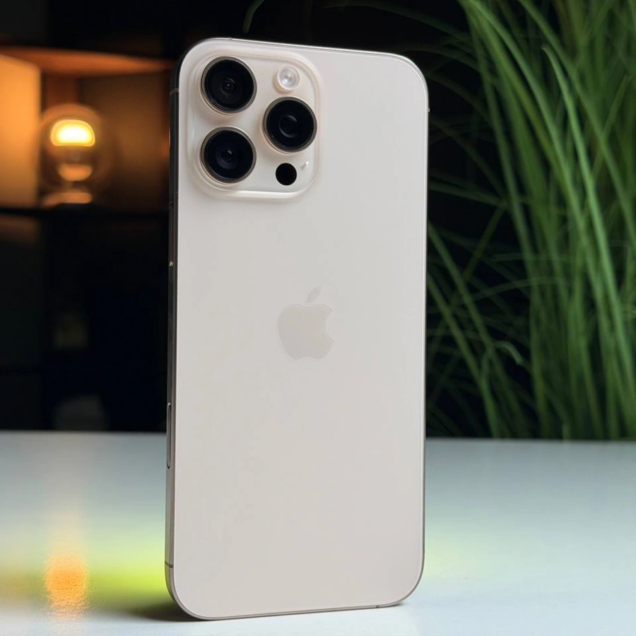 ВЖИВАНИЙ Б/У Apple iPhone 16 Pro Max 512GB Desert Titanium (MYX23) - Стан: гарний | Акумулятор: 98% | Комплектація: iPhone, кабель | Гарантія: 3 міс.