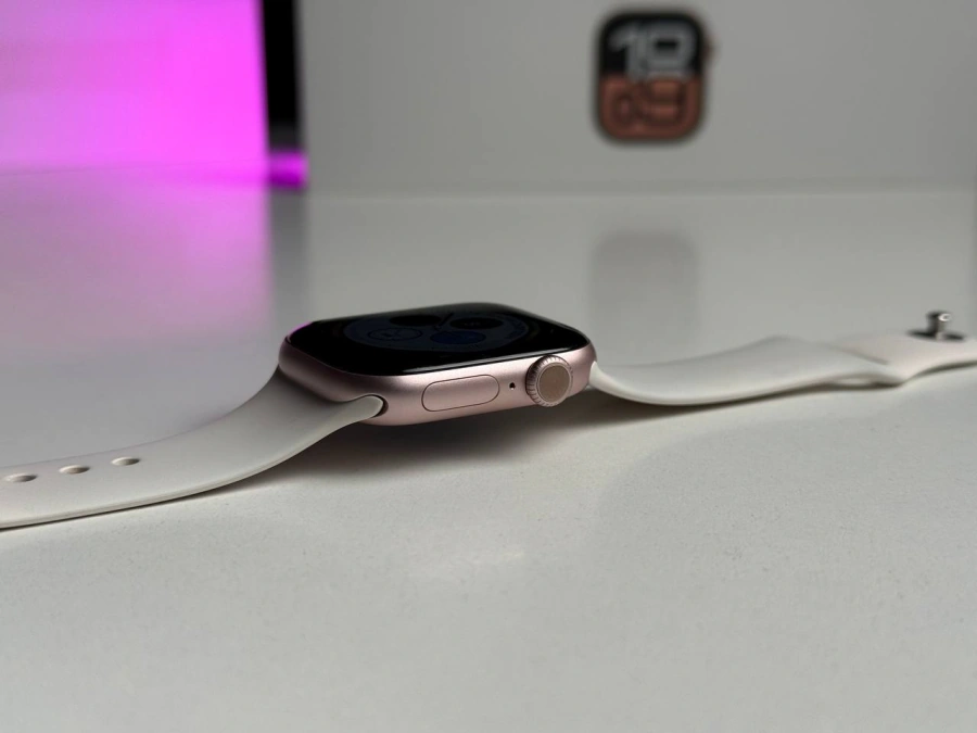 ВЖИВАНИЙ Б/У Apple Watch Series 10 GPS 42mm Rose Gold Aluminum Case with Light Blush Sport Band - S/M (MWWH3) - Состояние: хороший | Аккумулятор: 100% | Комплектация: полный | Гарантия: 3 мес.