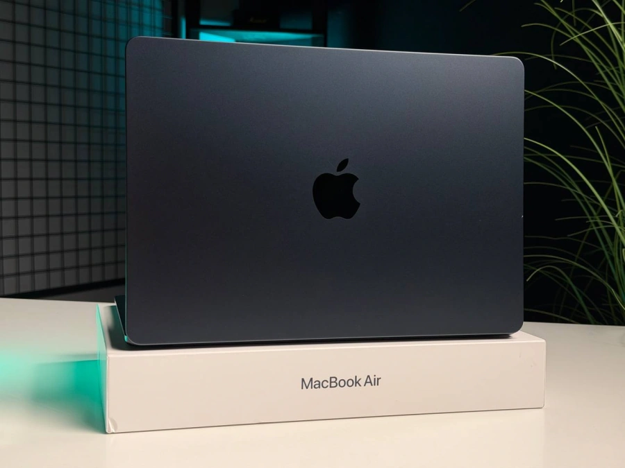 ВЖИВАНИЙ Б/У MacBook Air 13.6" M2/8CPU/8GPU/8GB/256GB Midnight 2022 (MLY33) - Стан: гарний | Акумулятор: 88% | Комплектація: повний | Гарантія: 3 міс.