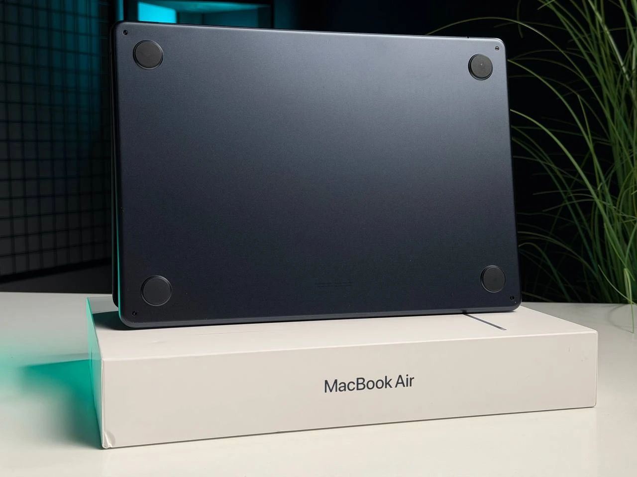 ВЖИВАНИЙ Б/У MacBook Air 13.6" M2/8CPU/8GPU/8GB/256GB Midnight 2022 (MLY33) - Состояние: хороший | Аккумулятор: 88% | Комплектация: полный | Гарантия: 3 мес.