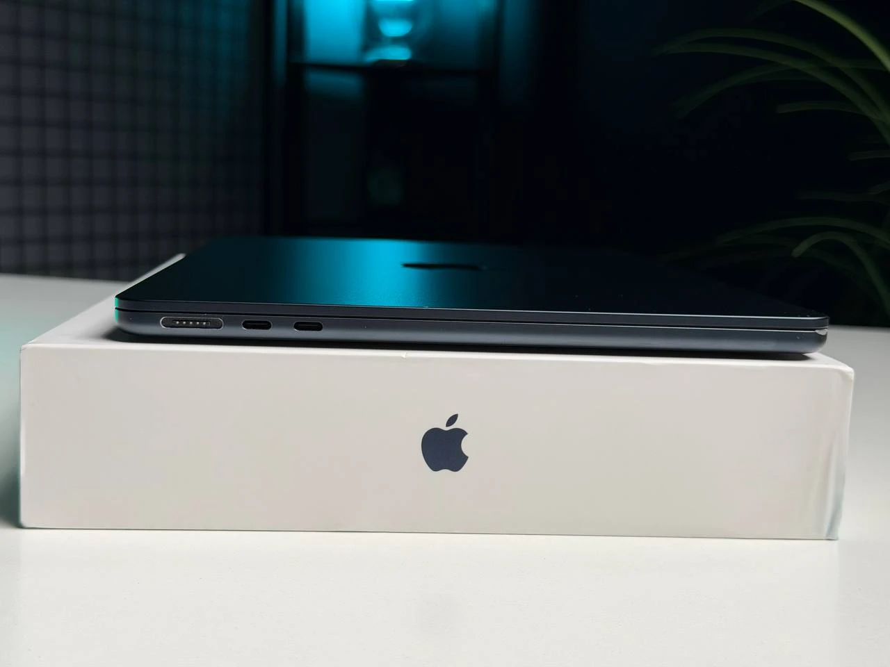 ВЖИВАНИЙ Б/У MacBook Air 13.6" M2/8CPU/8GPU/8GB/256GB Midnight 2022 (MLY33) - Состояние: хороший | Аккумулятор: 88% | Комплектация: полный | Гарантия: 3 мес.