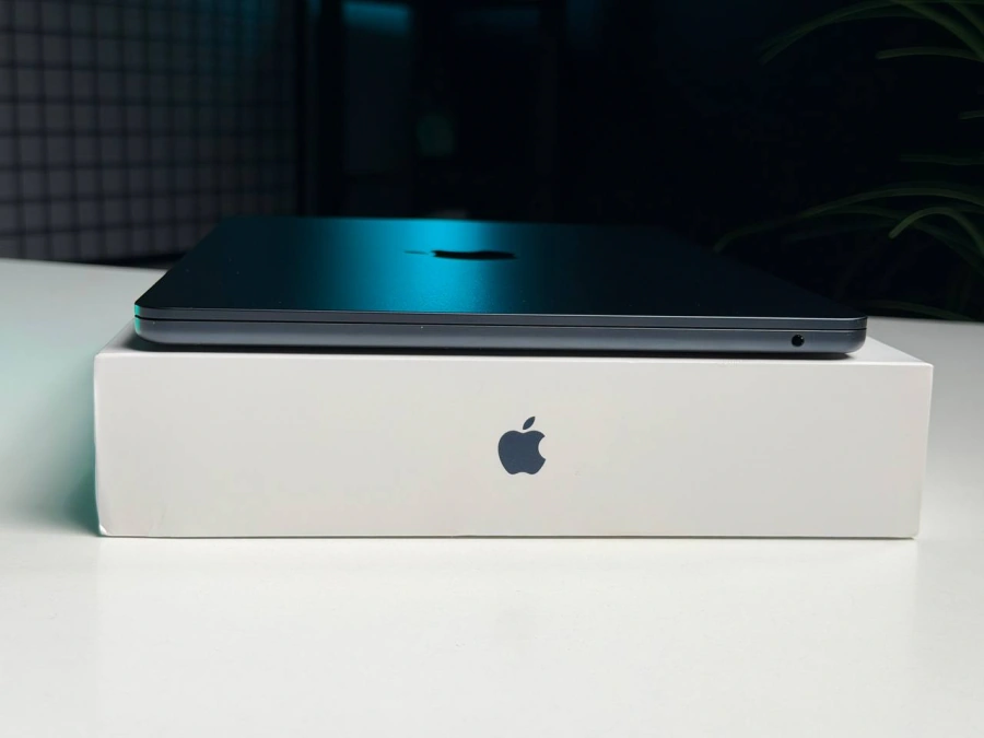 ВЖИВАНИЙ Б/У MacBook Air 13.6" M2/8CPU/8GPU/8GB/256GB Midnight 2022 (MLY33) - Стан: гарний | Акумулятор: 88% | Комплектація: повний | Гарантія: 3 міс.