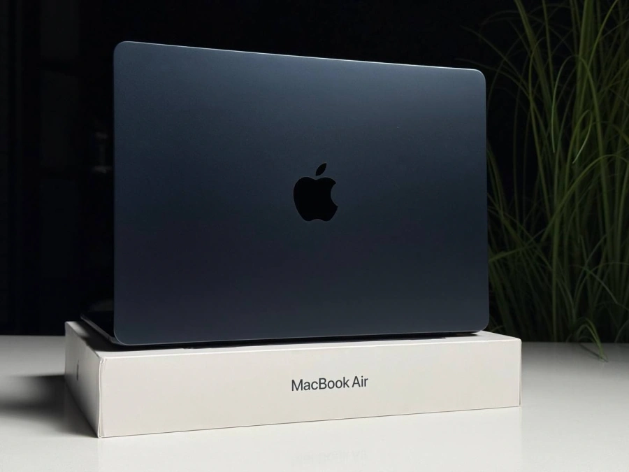 ВЖИВАНИЙ Б/У MacBook Air 13.6" M2/8CPU/8GPU/8GB/256GB Midnight 2022 (MLY33) - Стан: гарний | Акумулятор: 95% | Комплектація: повний | Гарантія: 3 міс.