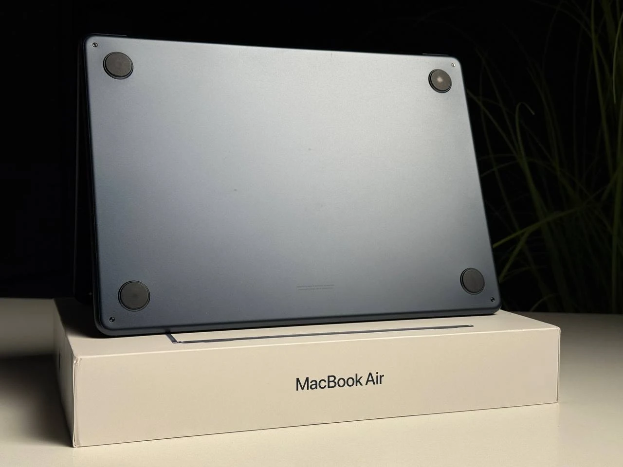 ВЖИВАНИЙ Б/У MacBook Air 13.6" M2/8CPU/8GPU/8GB/256GB Midnight 2022 (MLY33) - Состояние: хороший | Аккумулятор: 95% | Комплектация: полный | Гарантия: 3 мес.
