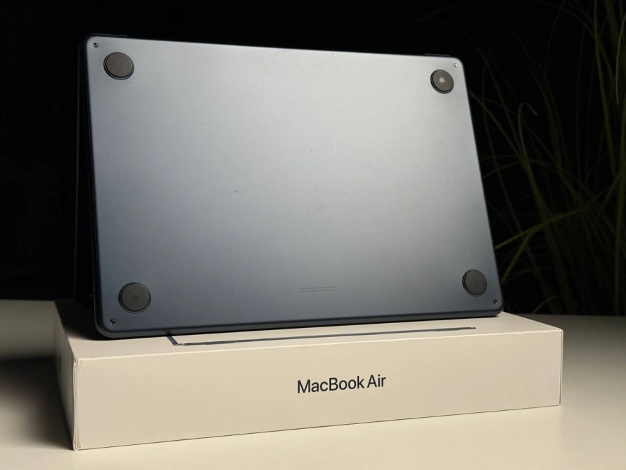 ВЖИВАНИЙ Б/У MacBook Air 13.6" M2/8CPU/8GPU/8GB/256GB Midnight 2022 (MLY33) - Стан: гарний | Акумулятор: 95% | Комплектація: повний | Гарантія: 3 міс.