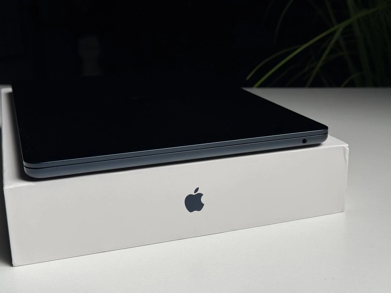 ВЖИВАНИЙ Б/У MacBook Air 13.6" M2/8CPU/8GPU/8GB/256GB Midnight 2022 (MLY33) - Состояние: хороший | Аккумулятор: 95% | Комплектация: полный | Гарантия: 3 мес.