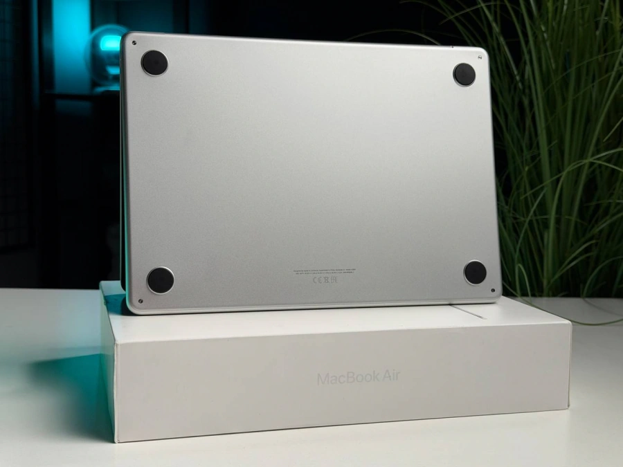 ВЖИВАНИЙ Б/У MacBook Air 13.6" M2/8CPU/8GPU/8GB/256GB Silver 2022 (MLXY3) - Стан: задовільний | Акумулятор: 86% | Комплектація: повний | Гарантія: 3 міс.