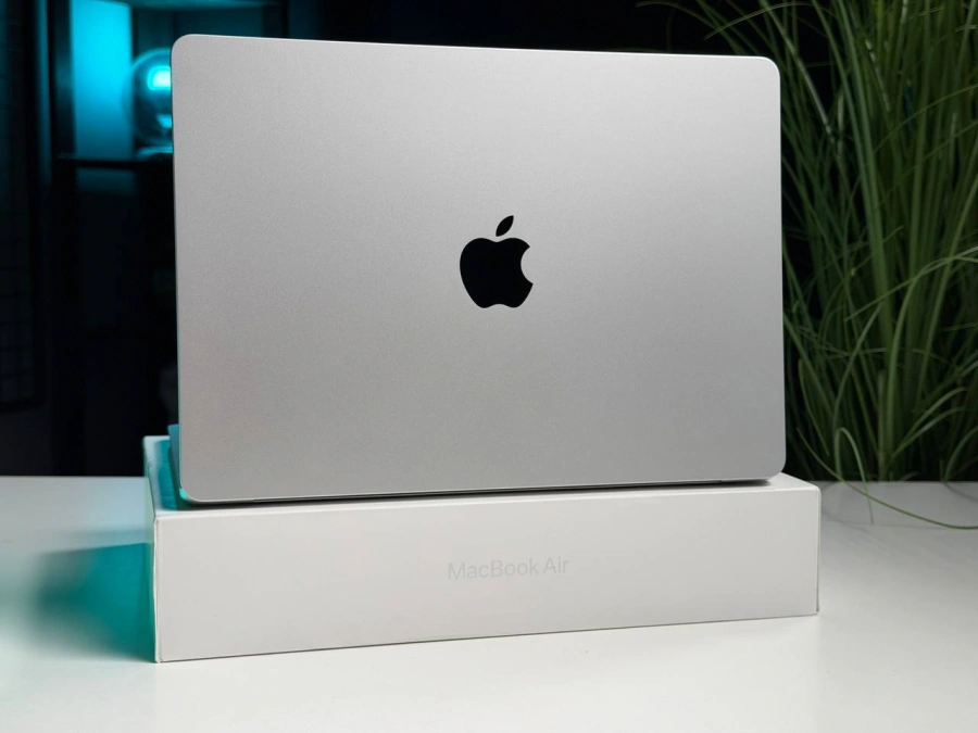 ВЖИВАНИЙ Б/У MacBook Air 13.6" M2/8CPU/8GPU/8GB/256GB Silver 2022 (MLXY3) - Стан: задовільний | Акумулятор: 86% | Комплектація: повний | Гарантія: 3 міс.