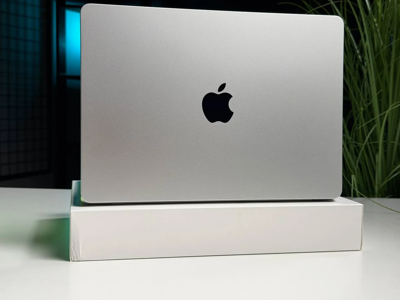 ВЖИВАНИЙ Б/У MacBook Air 13.6" Silver 2022 (MLY03) - Стан: гарний | Акумулятор: 100% | Комплектація: повний | Гарантія: 3 міс.