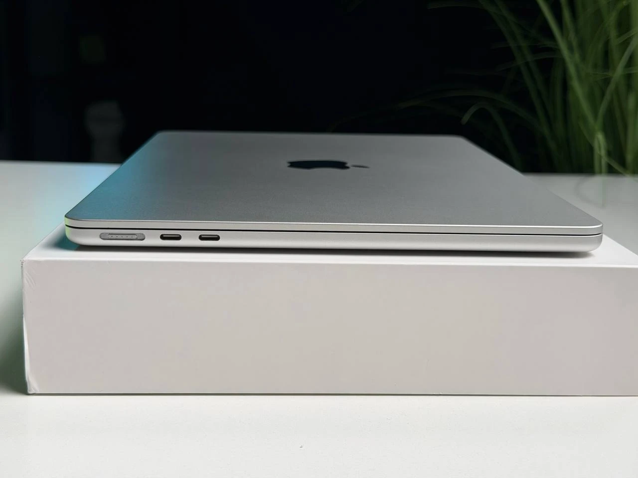 ВЖИВАНИЙ Б/У MacBook Air 13.6" Silver 2022 (MLY03) - Стан: гарний | Акумулятор: 100% | Комплектація: повний | Гарантія: 3 міс.